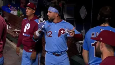 Schwarber suena 4 jonrones y se convierte en el 21er toletero con cuatro jonrones en un partido