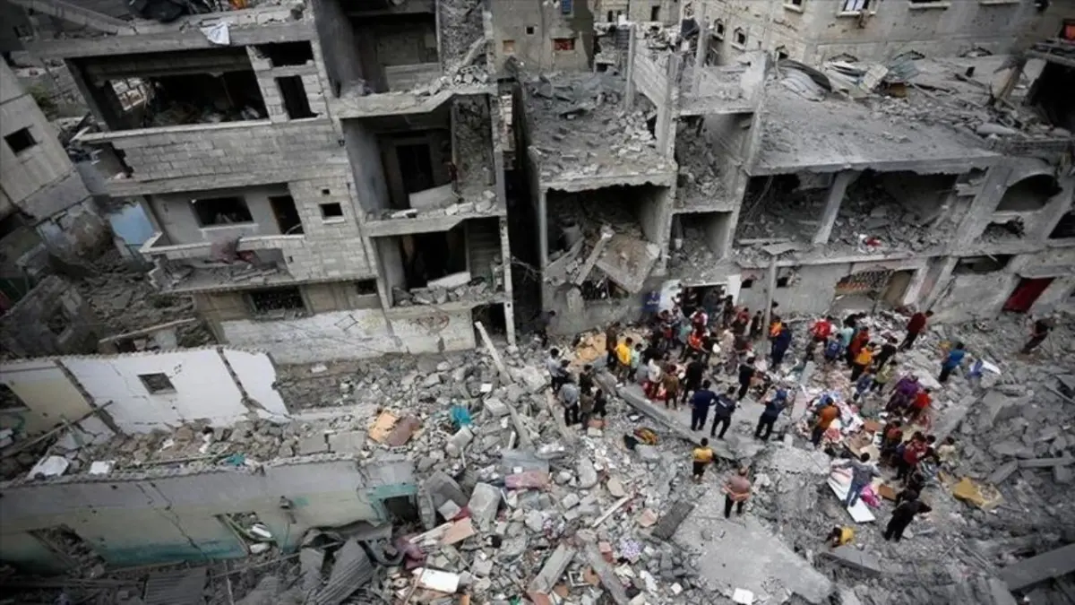 Entre los fallecidos se encuentran al menos cuatro personas que fueron abatidas mientras trataban de recibir comida en uno de los puntos de reparto de la polémica Fundación Humanitaria para Gaza (FHG).