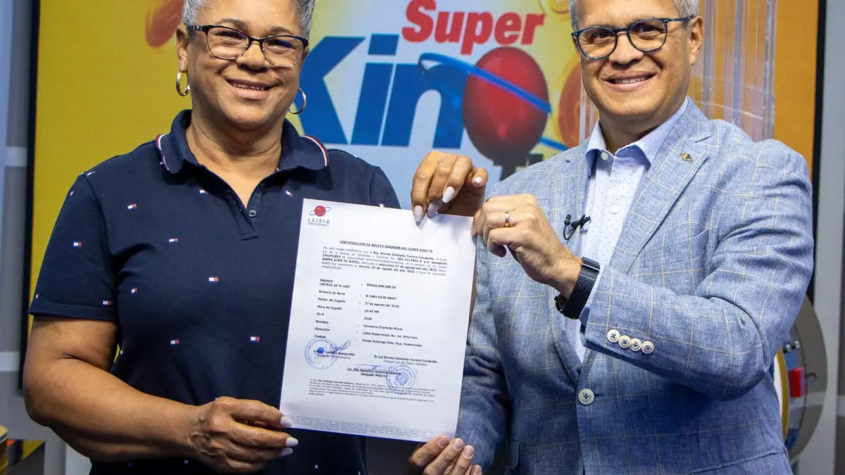 LEIDSA certifica a dominicana residente en Nueva York como ganadora de RD$25 millones en el Súper Kino
