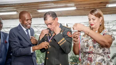 Alcaldía de La Romana reconoce comandante del Ejército y a militares destacados en fiestas patronales 2025