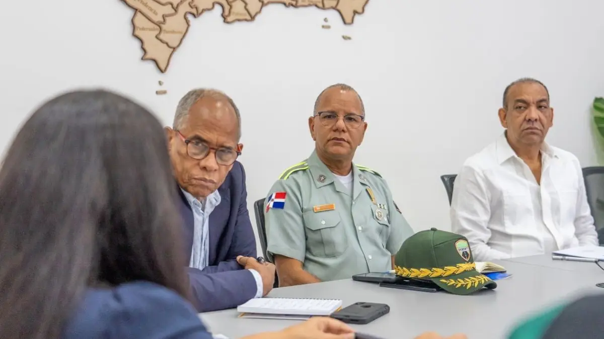 Gobierno discute apoyo a colegios privados en implementación de transporte escolar