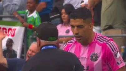 Luis Suárez escupe a un miembro del cuerpo técnico de Sounders en una tangana final