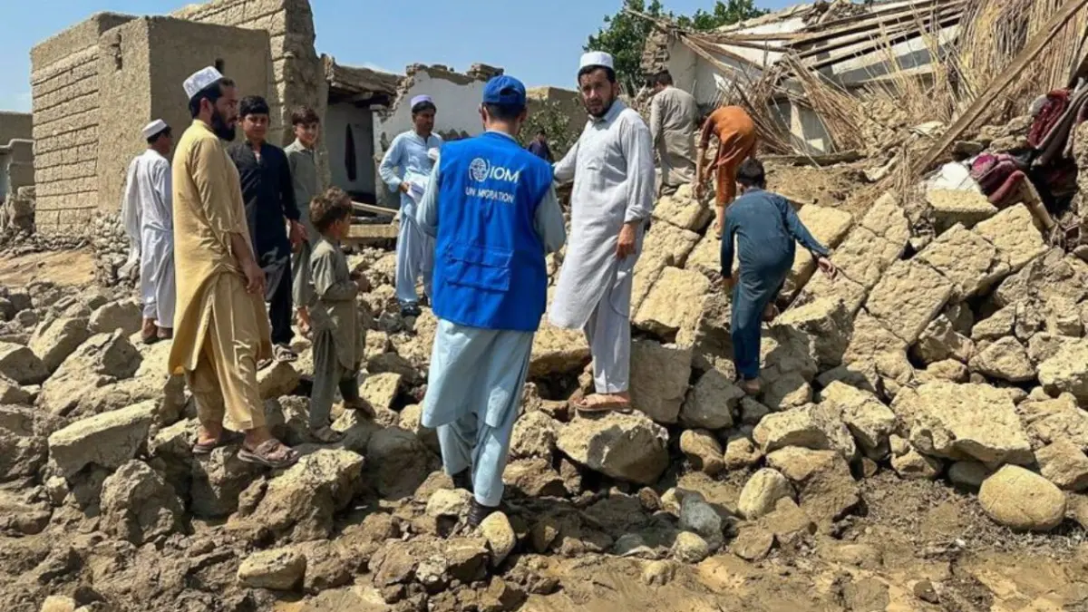 Elevan a 800 los muertos y 2,500 los heridos por el terremoto en el este de Afganistán