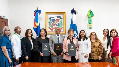 Privados de libertad y colaboradores de la DGSPC podr&aacute;n cursar estudios becados en la Uteco