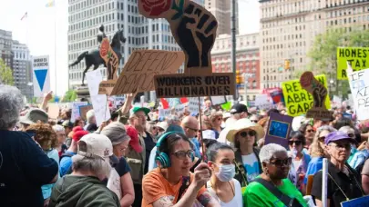 Protestas masivas por el D&iacute;a del Trabajo acusan a Trump de favorecer a los ricos en EE.UU.