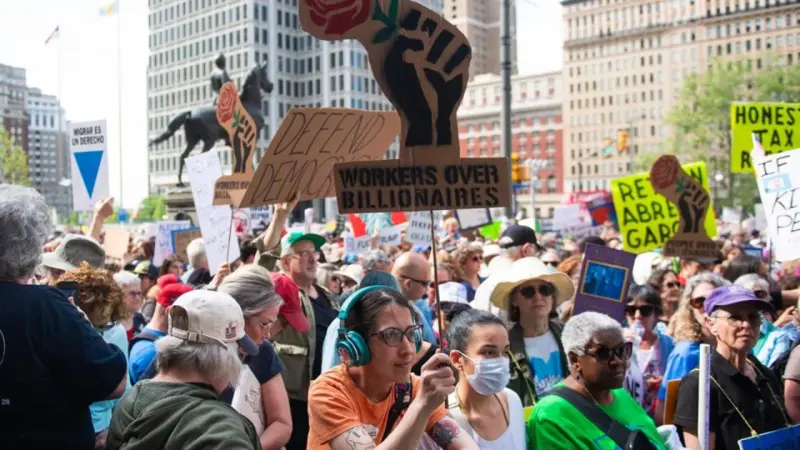 Protestas masivas por el Día del Trabajo acusan a Trump de favorecer a los ricos en EE.UU.