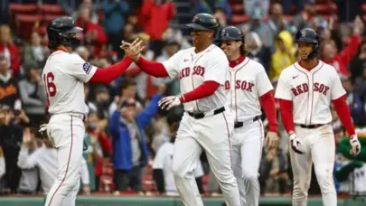 Se lucen Alcántara y Soriano desde la loma; otro jonrón de Devers