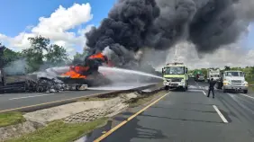 AERODOM apoya control de incendio de camión tanquero en la Circunvalación SD