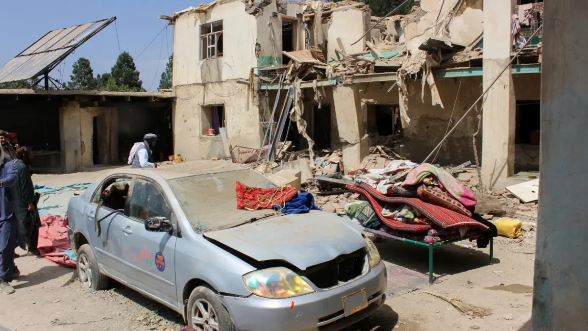 Más de 1,400 muertos deja el terremoto en Afganistán; continúan las labores de rescate