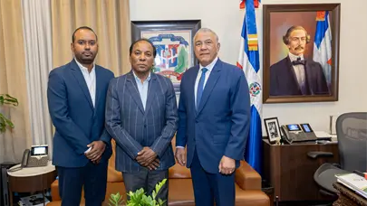 Ministro Bautista jurament&oacute; a Zorrilla Ozuna como director de Desarrollo Fronterizo