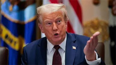 Tribunal dictamina que Trump no puede usar la Ley de Enemigos Extranjeros en deportaciones