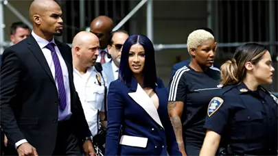 Juez absuelve a Cardi B de una demanda de agresión contra una ex guardaespaldas