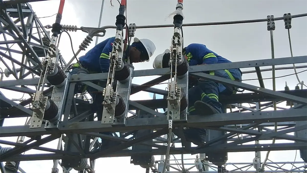 Edeeste inicia trabajos para reforzar suministro eléctrico en la Jacobo Majluta con nuevo circuito