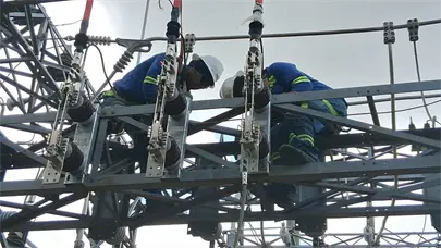 Edeeste inicia trabajos para reforzar suministro el&eacute;ctrico en la Jacobo Majluta