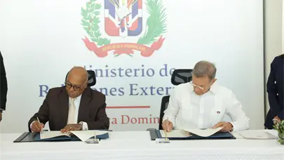 MIREX y la Liga Dominicana de Fútbol firman acuerdo de cooperación para agilizar servicios consulares dominicanos a jugadores extranjeros