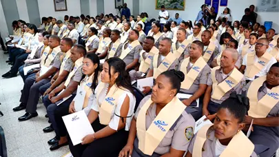 INDOTEL e INFOTEP gradúan a 100 policías con habilidades digitales