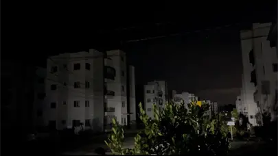 Noches largas, calurosas y muy oscuras por constantes apagones, afecta a residentes de la Jacobo Majluta: Edeeste informa de sobrecarga