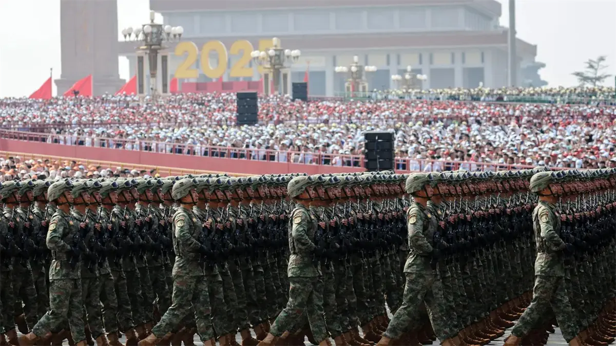 Fervor patriótico, gotas de ironía y un catalejo en el desfile militar de Pekín