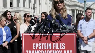 Víctimas de Epstein exigen al Congreso transparencia y publicar todos los documentos