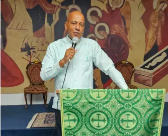 Padre Manuel Ruiz encabeza reunión con sacerdotes en Diócesis Stella Maris