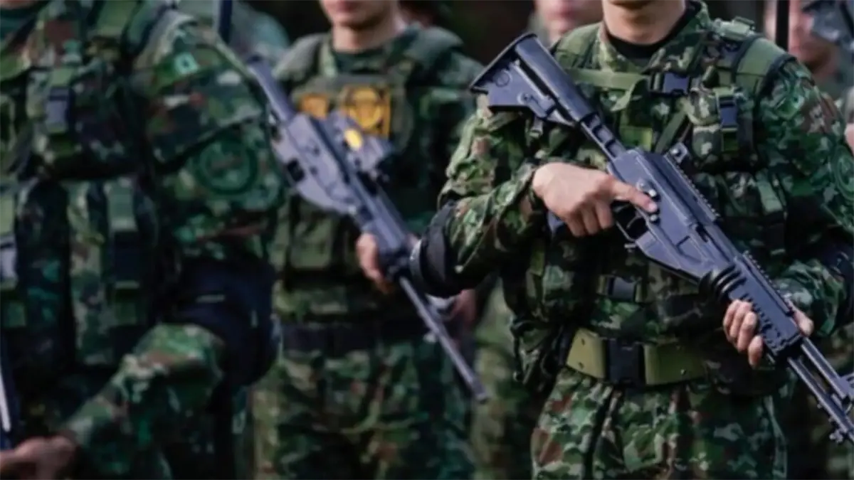 Dos militares heridos tras ser quemados con gasolina en una asonada en el sur de Colombia