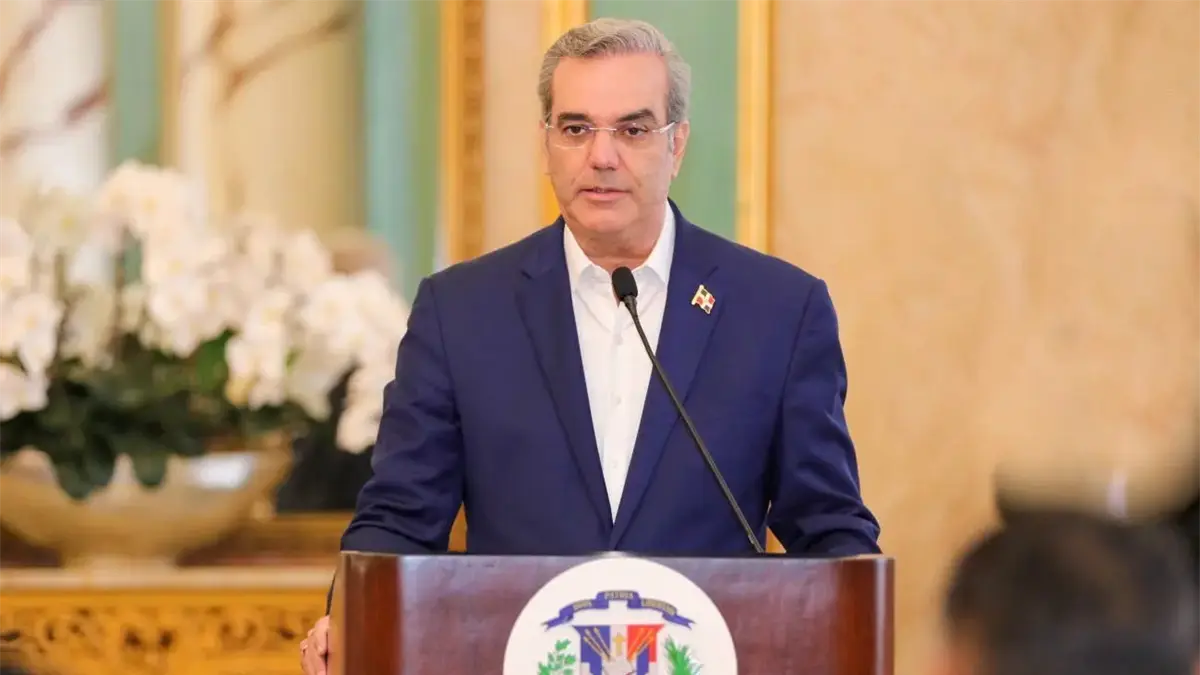Presidente Abinader llama a la población a acatar medidas preventivas ante alertas del COE