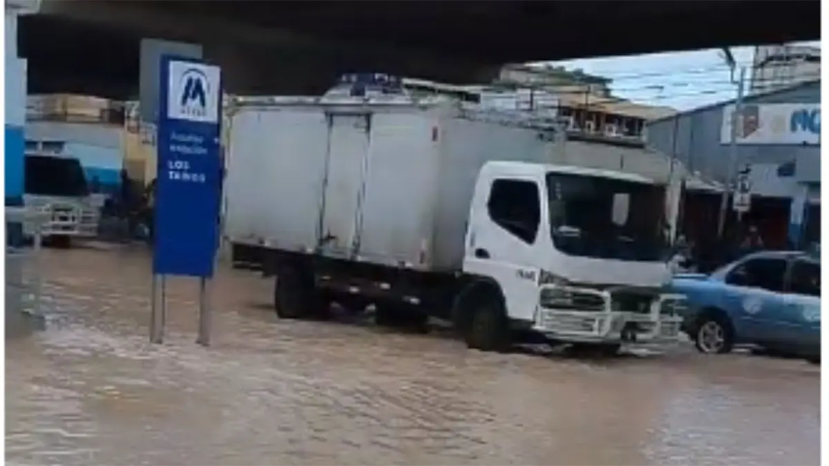Avería en la Máximo Gómez con Nicolás de Ovando dejará sin agua a varios barrios de la capital