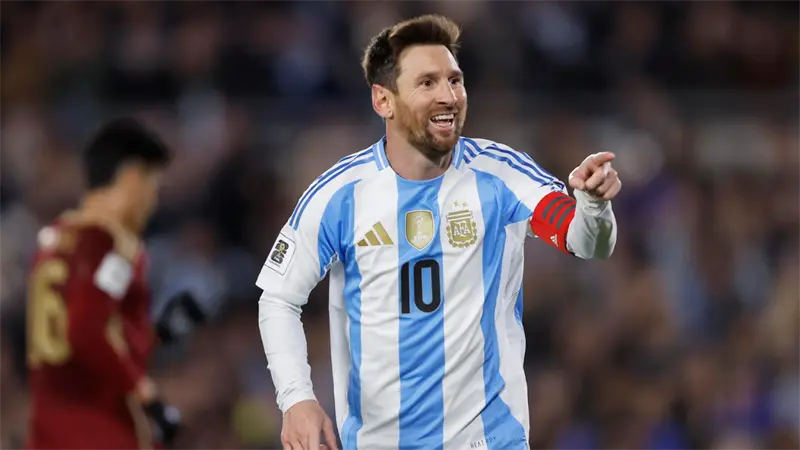 Doblete de Messi en su último duelo oficial en Argentina, que aplasta a Venezuela
