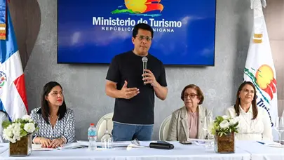 Ministro Collado deja iniciada obra de reconstrucci&oacute;n en municipio Salcedo, Hermanas Mirabal