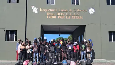 Ej&eacute;rcito detiene a 48 nacionales haitianos indocumentados en Loma de Cabrera