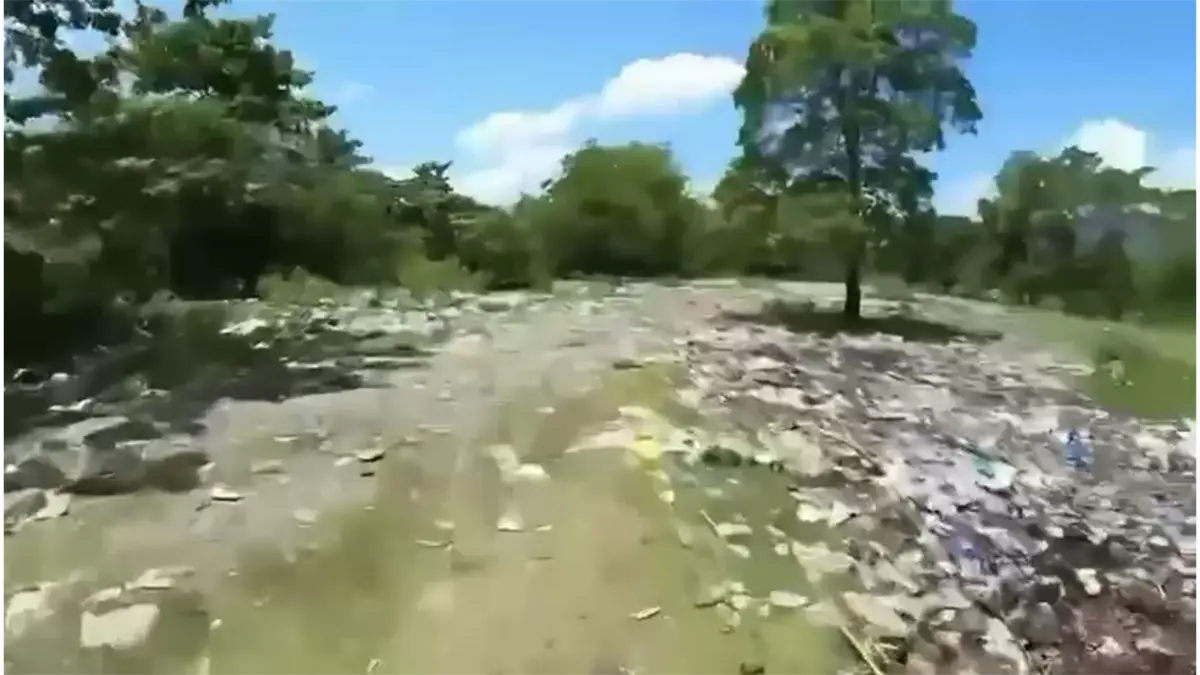 Bonao: Motociclista denuncia basura a orilla del Río Yuna