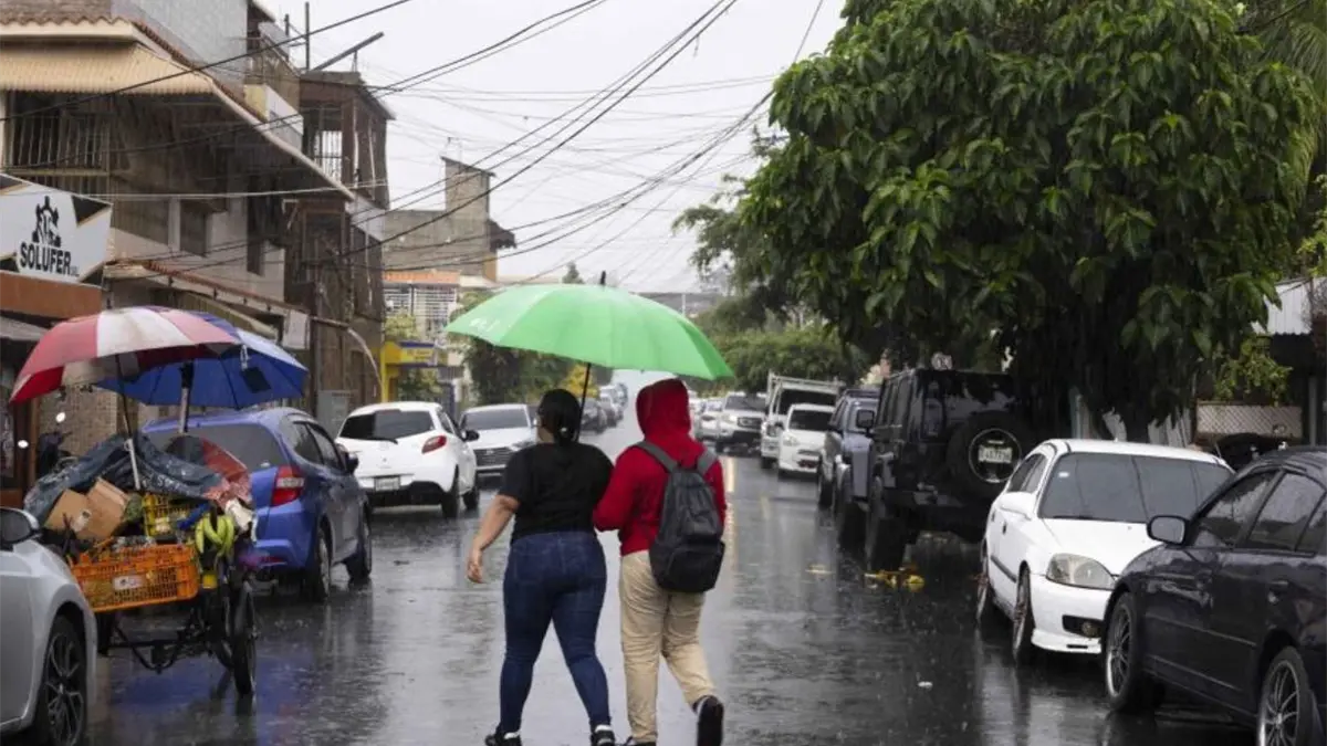 Indomet: Vaguada está generando fuertes aguaceros en varias provincias; lluvias continuarán hasta la tarde