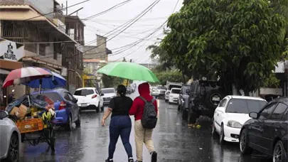 Indomet: Vaguada está generando fuertes aguaceros en varias provincias; lluvias continuarán hasta la tarde