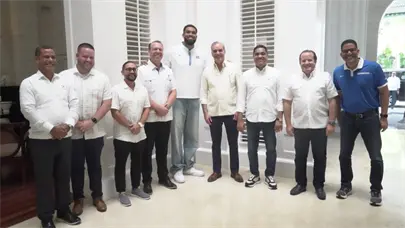 Presidente Abinader y Karl Towns construir&aacute;n una arena en el municipio Tamboril