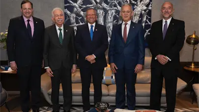 Presidente ejecutivo de Banreservas recibe visita de ejecutivos del BHD