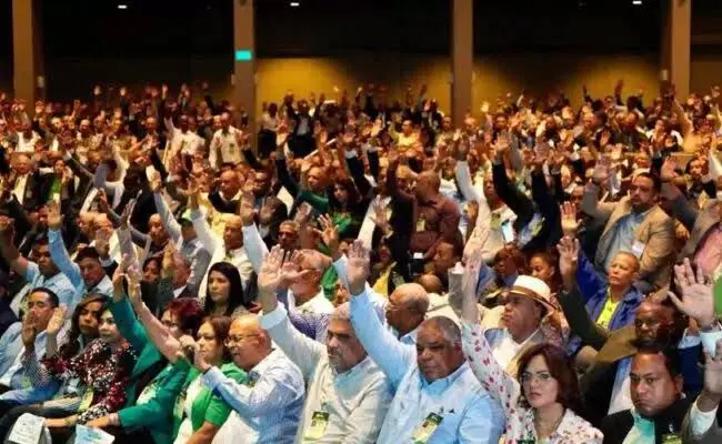 Leonel Fernández juramenta la nueva Dirección Central de FP en asamblea virtual