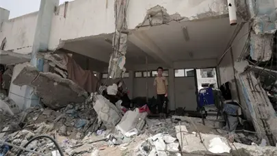 Israel bombardea un nuevo rascacielos en Gaza, el cuarto en cuatro d&iacute;as