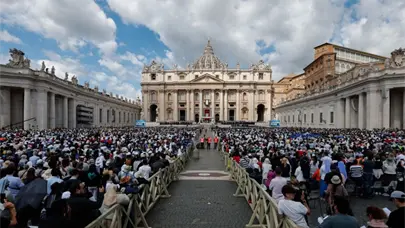 Karol G, John Legend y Bocelli, en un in&eacute;dito macroconcierto en el Vaticano