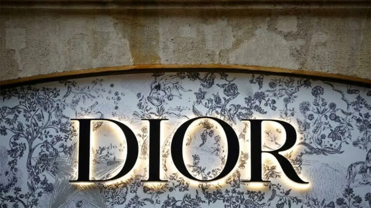 China multa a Dior por remitir sin autorización datos de clientes a Francia