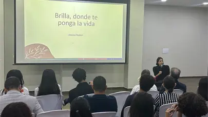 Jessica Hasb&uacute;n protagoniza charla sobre periodismo en INTEC