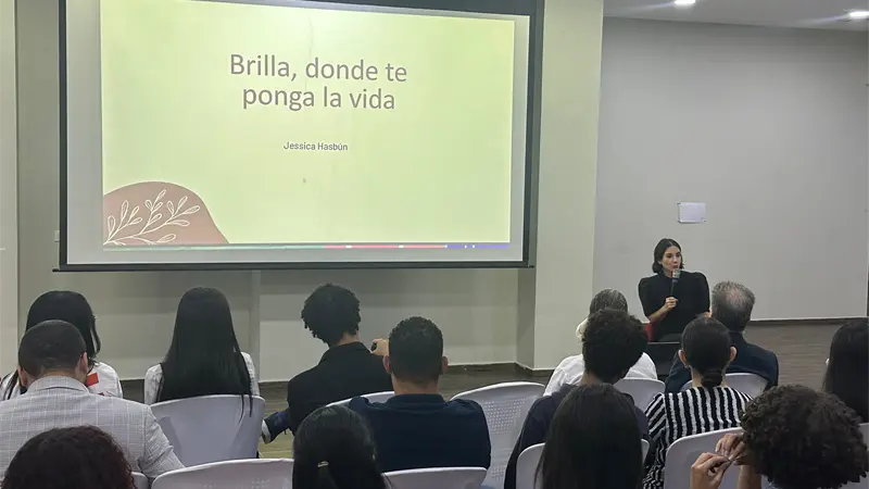 Jessica Hasbún protagoniza charla sobre periodismo en INTEC