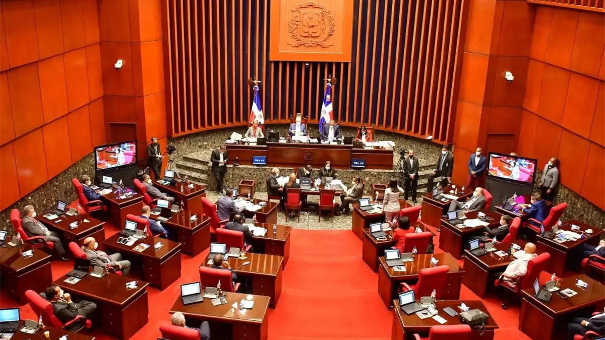 Comisión del Senado retoma análisis de reforma al Código de Trabajo tras suspensión de vigilia sindical