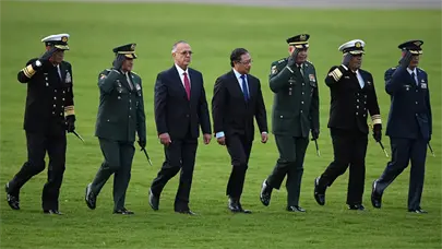 Trece militares colombianos imputados por ejecutar civiles ayudan a recuperar 54 cuerpos