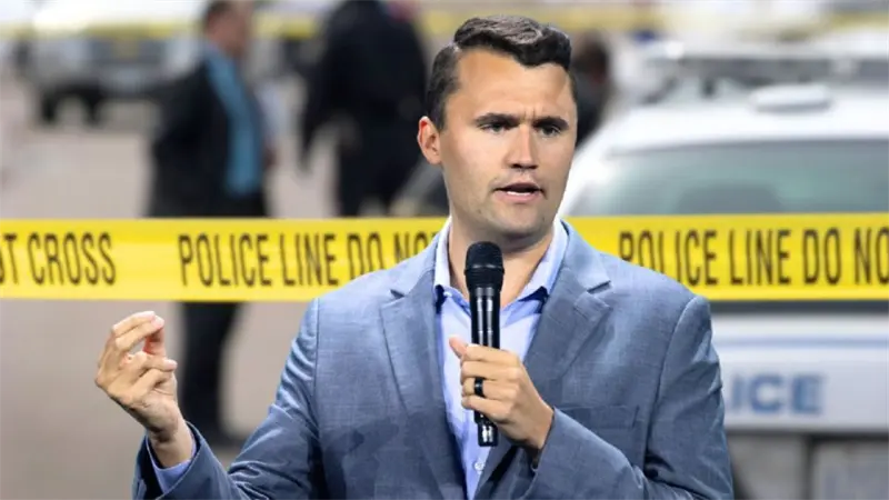 El comentarista Charlie Kirk, aliado de Trump, asesinado de un disparo en una universidad