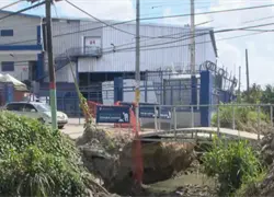 En Tamarindo quedan incomunicados por puente a medio construir