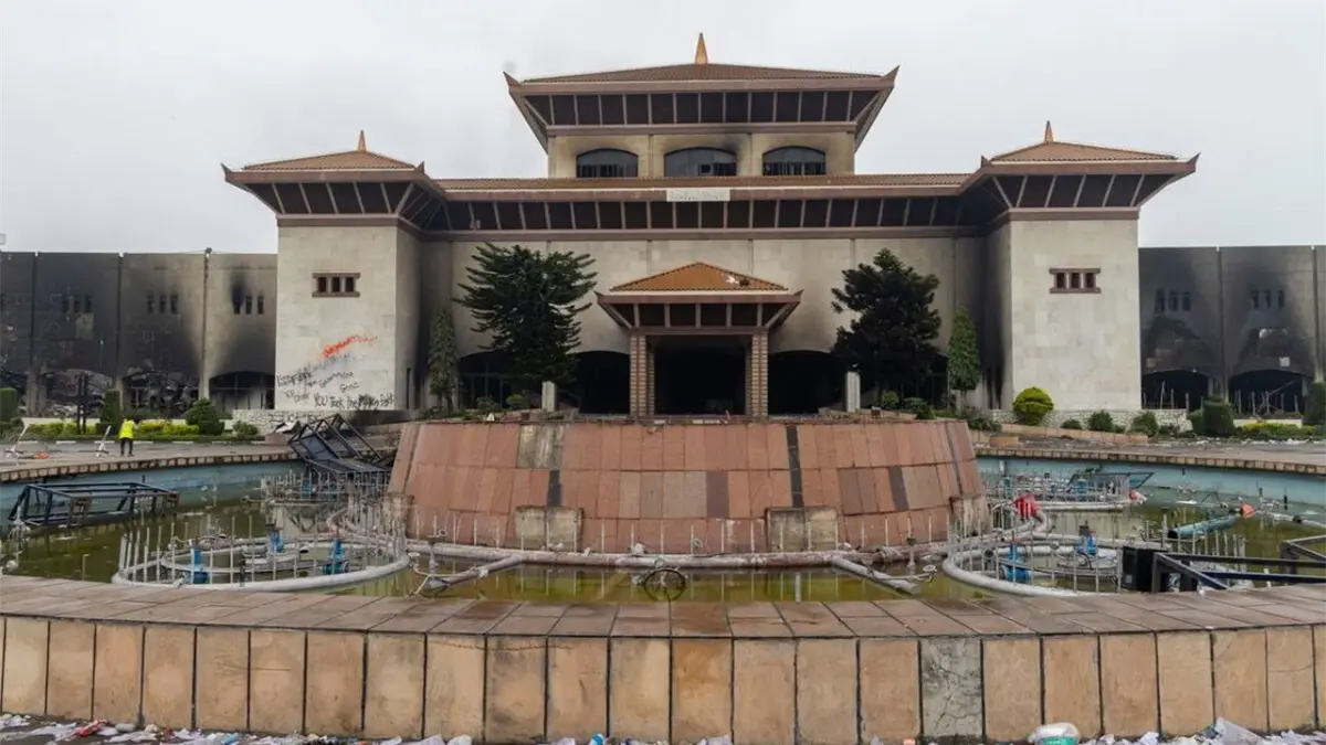 Un diario de Nepal publica desde las cenizas y titula: Esto no somos nosotros