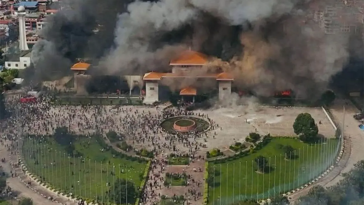 Inventario de la revuelta en Nepal: Parlamento, Corte Suprema, y un Hilton incendiados