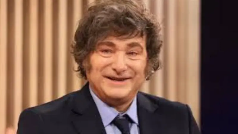 Javier Milei promete mantener su plan económico tras derrota electoral