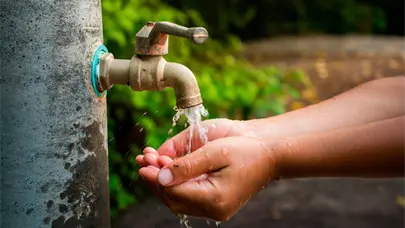 Residentes de Herrera enfrentan odisea diaria por falta de agua