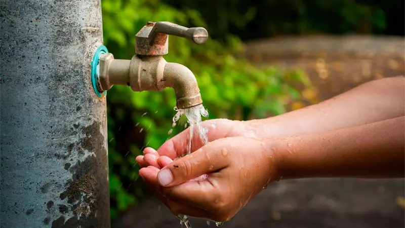 Residentes de Haina denuncian falta de agua pese a millonaria inversión en acueducto